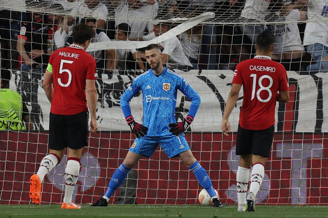 De Gea nổi giận với Maguire trong trận thua 0-3 Sevilla