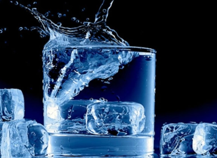 4 lỗi sai trầm trọng khi dùng đá lạnh ngày nắng nóng, bỏ ngay để không phải lãnh hậu quả