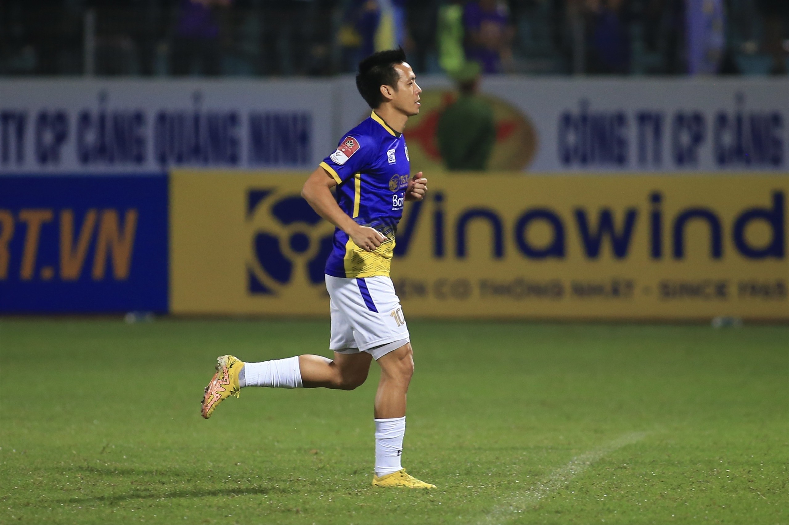 CHÍNH THỨC Văn Quyết bị treo giò 8 trận 1 CHÍNH THỨC Văn Quyết bị treo giò 8 trận 1