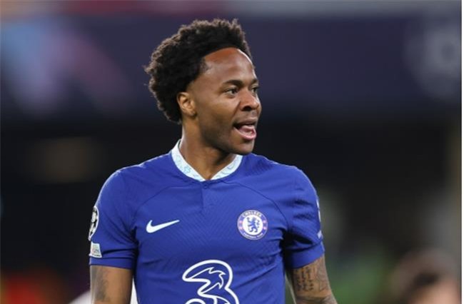 Cau thu Chelsea bi giam 30% luong nhung Raheem Sterling thi khong