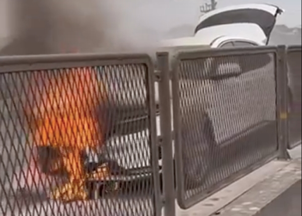 Cháy ô tô điện trên quốc lộ 1