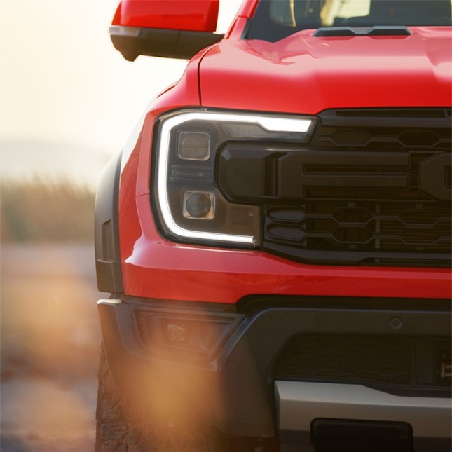 Đánh giá Ford Ranger Raptor 2023 mới về Việt Nam ảnh 1