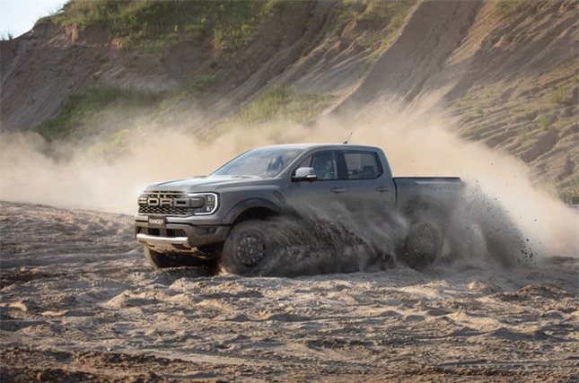 Đánh giá Ford Ranger Raptor 2023 mới về Việt Nam ảnh 7