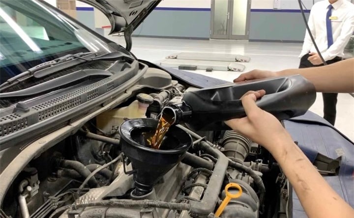 Kinh nghiệm thay dầu nhớt cho ô tô: Khi nào xe cần được thay dầu? - 1