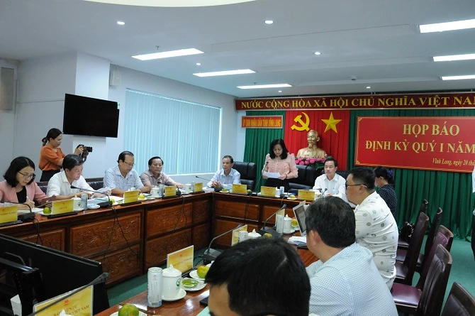 Chánh văn phòng UBND tỉnh Phạm Thị Nở thông báo tóm tắt tình hình kinh tế - xã hội quý 1/2023 trên địa bàn tỉnh. 