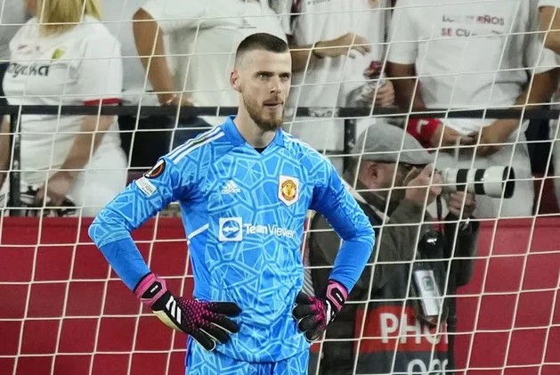 HLV Ten Hag và Scholes nói về De Gea sau trận thua Sevilla