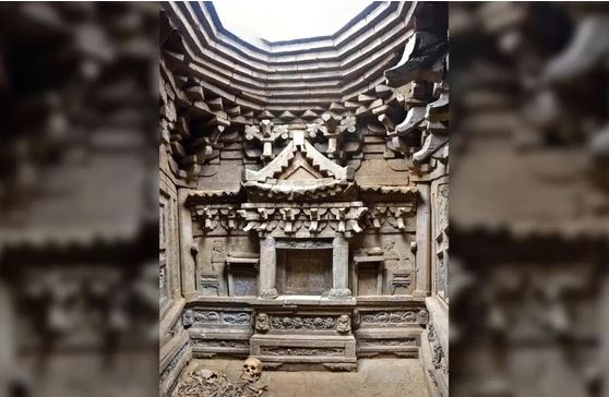 Ngôi mộ gạch 1.000 năm tuổi được trang trí bằng sư tử, hải quỳ và 'thần hộ mệnh'