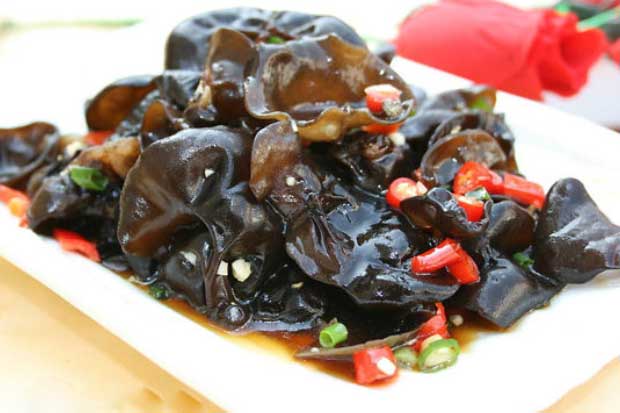 Ăn mộc nhĩ rất bổ nhưng chớ dại mà ăn kiểu này kẻo tự mình "đón" bệnh, nhiều người vẫn ăn thường xuyên