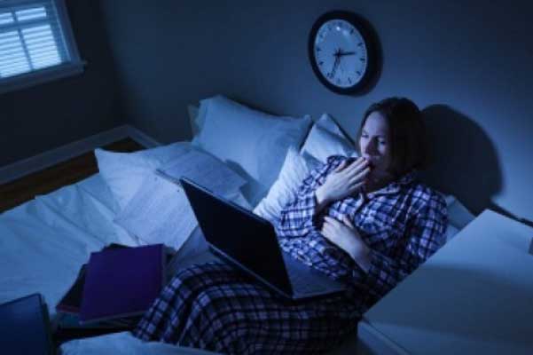 6 thói quen chung thường có vào buổi tối của những người hay ốm đau bệnh tật