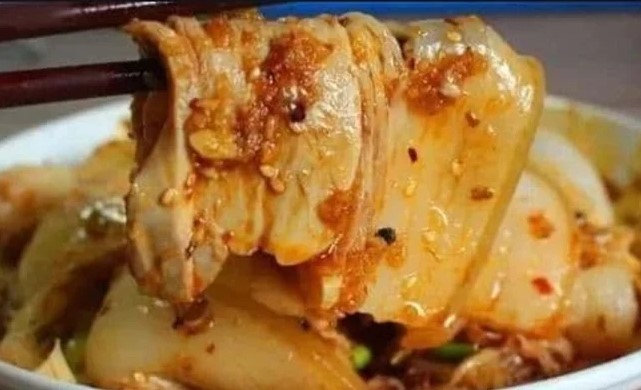 Cách làm thịt ba chỉ luộc sốt tỏi ngọt lịm, thơm lừng 