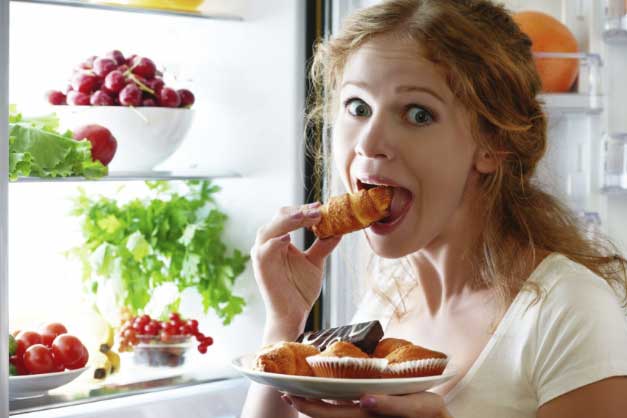 5 việc tuyệt đối không làm sau 22 giờ kẻo tổn thương ngũ tạng, tăng gánh nặng tiêu hóa, ảnh hưởng não bộ