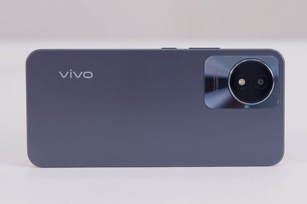 Smartphone chống nước, pin ‘khủng’, giá 2,79 triệu tại Việt Nam