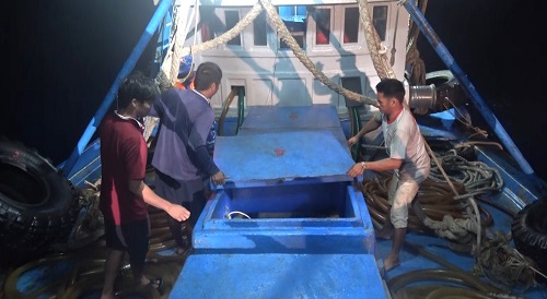 Bắt giữ 2 tàu vận chuyển trái phép hơn 500.000 lít dầu DO