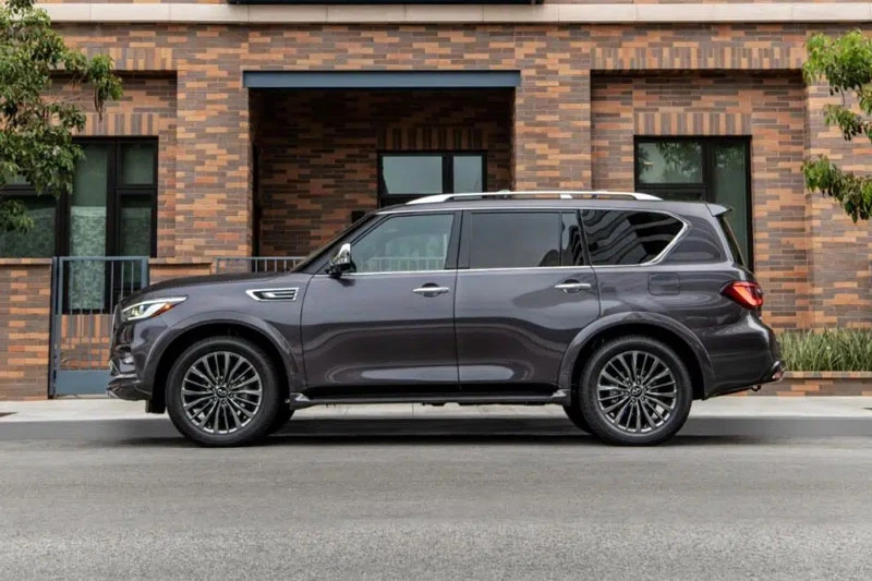 8. Infiniti QX80 2023.