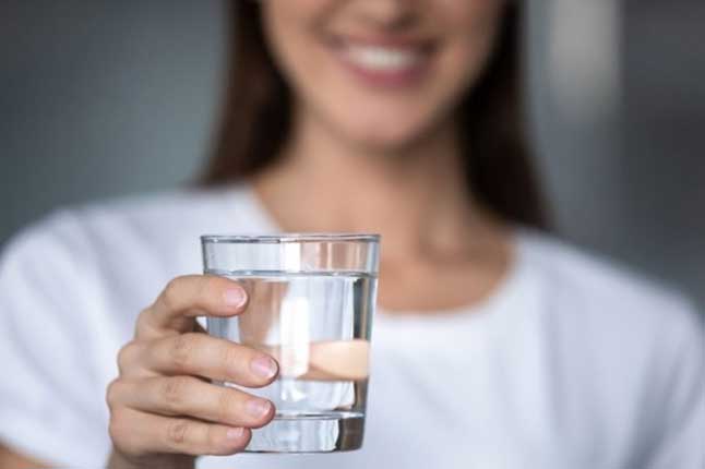 Uống nước rất tốt nhưng uống theo kiểu này càng làm hại thận, nhiều người vẫn không biết