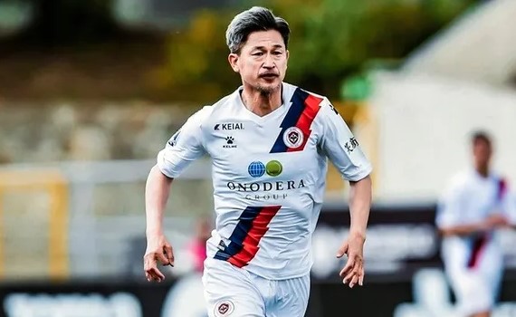 Đồng đội cũ của Tuấn Anh lập kỷ lục ra sân ở tuổi 56