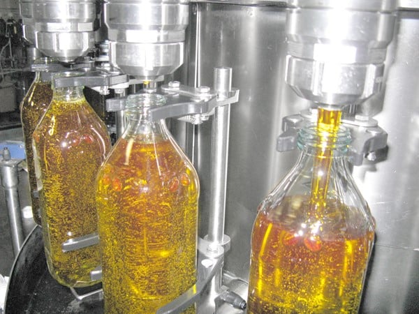 4 loại dầu ăn đừng tiếc rẻ mà cố dùng tiếp, nhà nào còn thì nên vứt bỏ