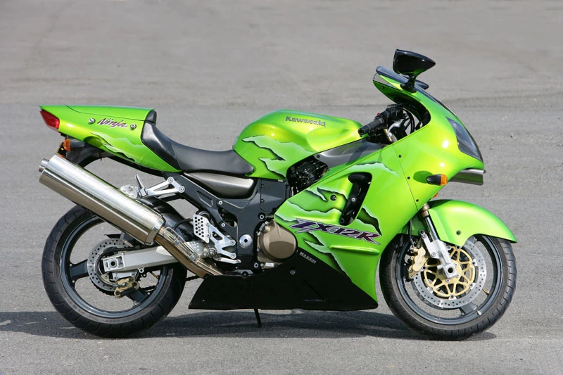 8. Kawasaki Ninja ZX-12R 2006 (công suất tối đa: 178 mã lực).