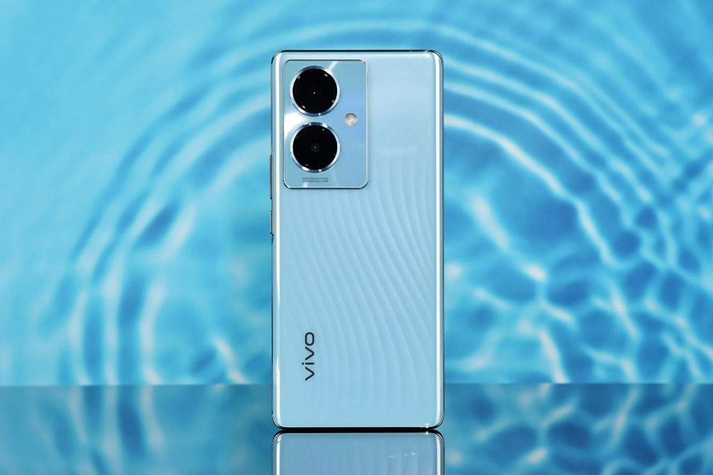 Smartphone 5G, RAM 12 GB, màn hình cong, giá gần 7 triệu đồng