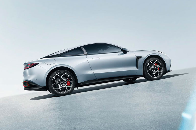 Nezha GT: Xe thể thao thuần điện mạnh mẽ và đẹp mã đến từ Trung Quốc