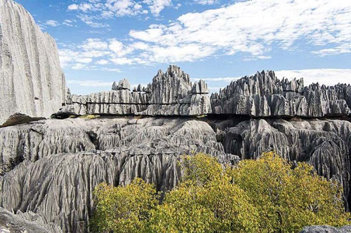 Chinh phục rừng đá Tsingy ở Madagascar