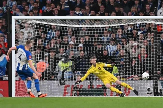 De Gea đọc thói quen đá 11m của Brighton và cái kết 2