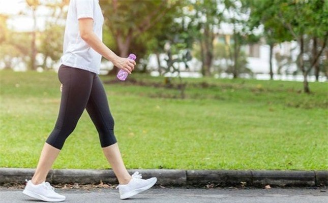 Đi bộ tập thể dục giúp phòng tránh ‘tỉ bệnh’ nhưng những người này tuyệt đối không nên ảnh 2