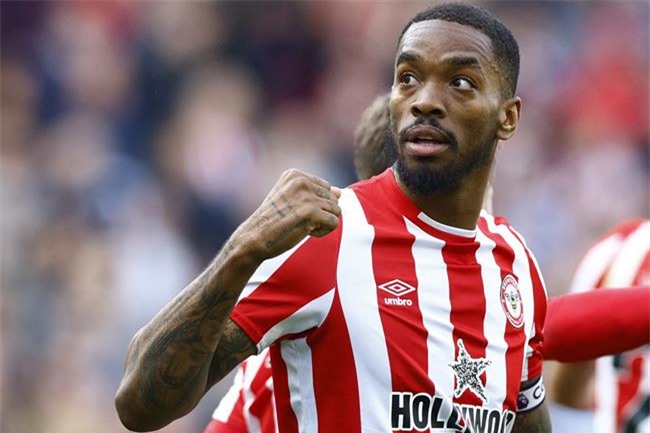 HLV Erik ten Hag muon BLd MU chieu mo tien dao Ivan Toney