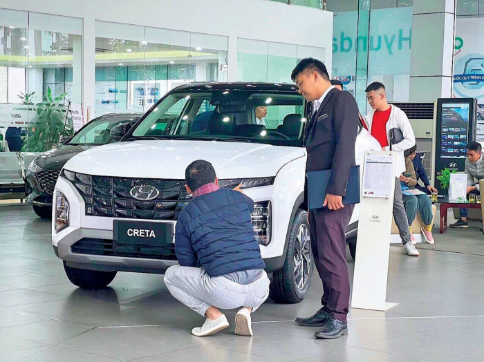 Thâm cung bí sử nghề bán ô tô: Phía sau sự hào nhoáng