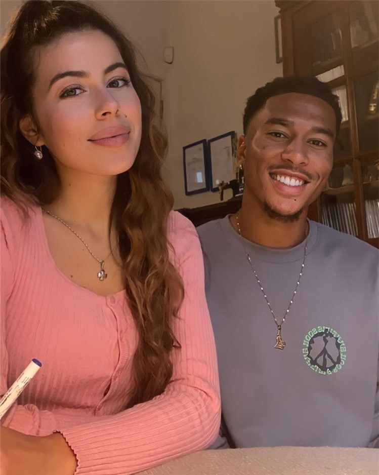 Bất ngờ với nhan sắc cô giáo của Arthur Melo, Julian Alvarez hay Richarlison 4