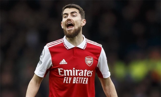 Jorginho trong mau ao Arsenal