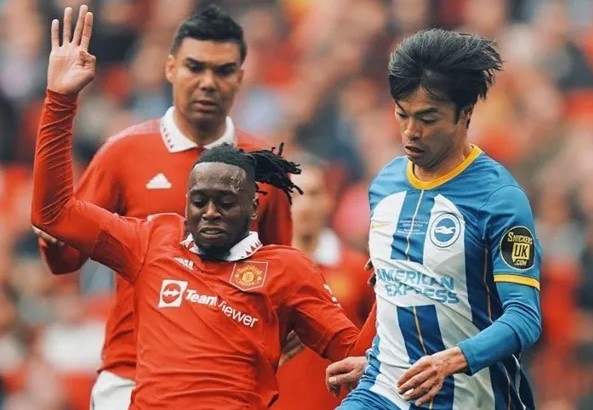 Kaoru Mitoma lên tiếng về màn đối đầu với Wan-Bissaka