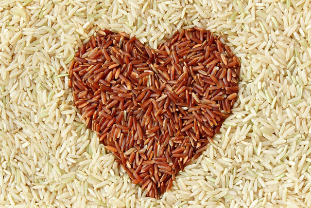 Gạo lứt và gạo trắng tác động thế nào đến vóc dáng của bạn?