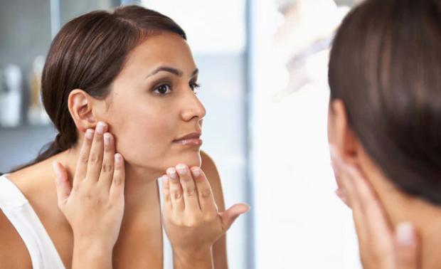 Ánh sáng xanh gây hại cho làn da như thế nào?