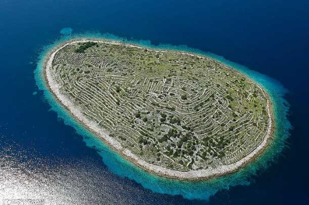 Bí ẩn hòn đảo "dấu vân tay" khổng lồ giữa lòng đại dương