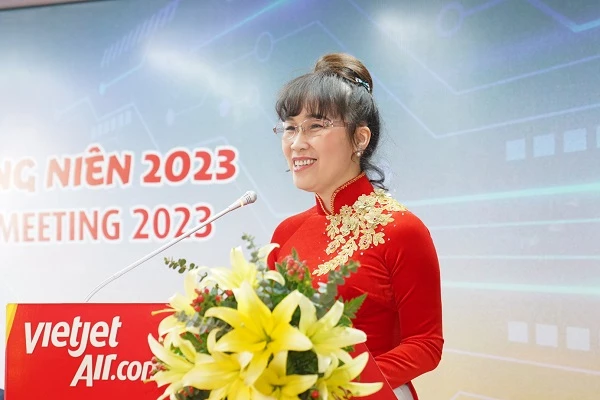 Chủ tịch HĐQT Vietjet - Bà Nguyễn Thị Phương Thảo phát biểu khai mạc Đại hội Cổ đông 2023. Ảnh: Quang Nguyễn.