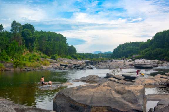 Lò Thung - "Vương quốc” đá huyền bí ở Quảng Nam