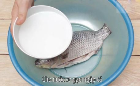 Ngâm cá vào nước vo gạo, 10 phút sau rán hay nấu canh ăn đều khác hẳn
