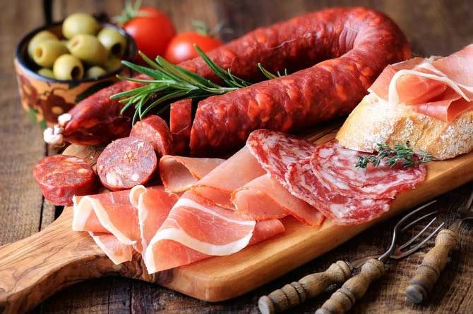 Điều gì xảy ra với đường ruột nếu thường xuyên ăn thịt chế biến sẵn?