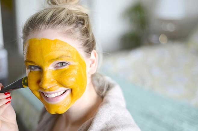Tinh bột nghệ, lợi ích trong làm đẹp và lưu ý không thể bỏ qua