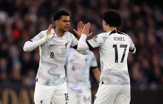Đánh bại West Ham, Liverpool uy hiếp Top 4