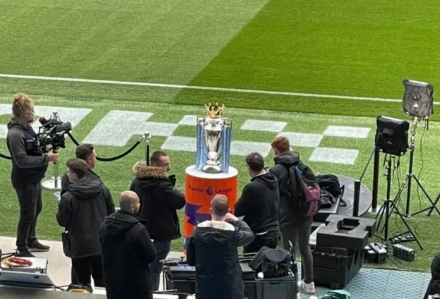 Man City gây áp lực cho Arsenal theo cách khó tin