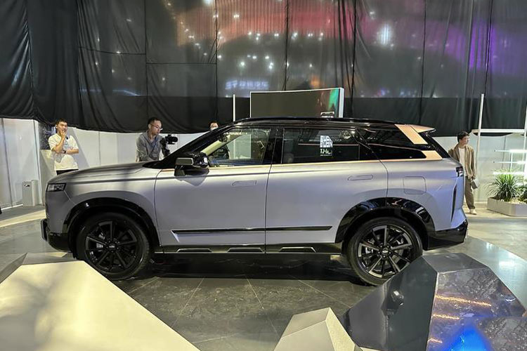 Xe SUV chỉ 'ăn' 1 lít xăng/100 km sắp về Việt Nam có gì đặc biệt?