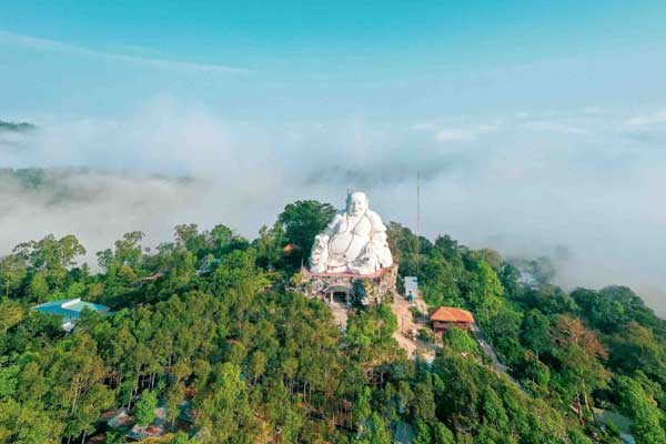 Chiêm bái tượng Phật trên đỉnh núi lớn nhất châu Á tại An Giang