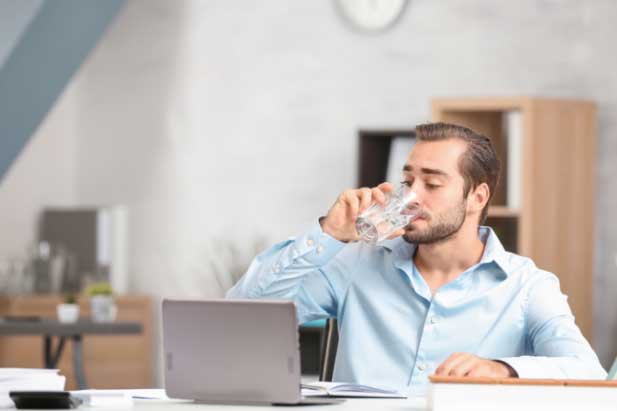 5 sai lầm dân văn phòng thường mắc phải dẫn đến đau lưng và cách khắc phục