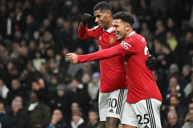 Dẫn 2 bàn, MU vẫn không thể đánh bại Tottenham