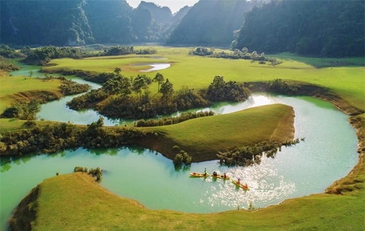 Chiêm ngưỡng vẻ đẹp bình yên của 4 thảo nguyên tại Việt Nam - 1