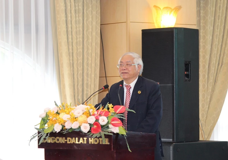 Ông Đinh Minh Quý - Chủ tịch Hiệp hội Doanh nghiệp tỉnh Lâm Đồng, phát biểu tại hội nghị.