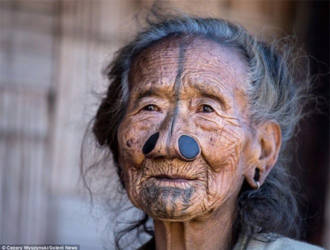 [ẢNH] Giật mình trước những phong tục kỳ lạ của các bộ tộc trên thế giới (phần 2) ảnh 15