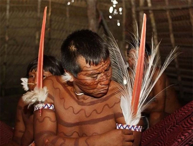 [ẢNH] Giật mình trước những phong tục kỳ lạ của các bộ tộc trên thế giới (phần 2) ảnh 6